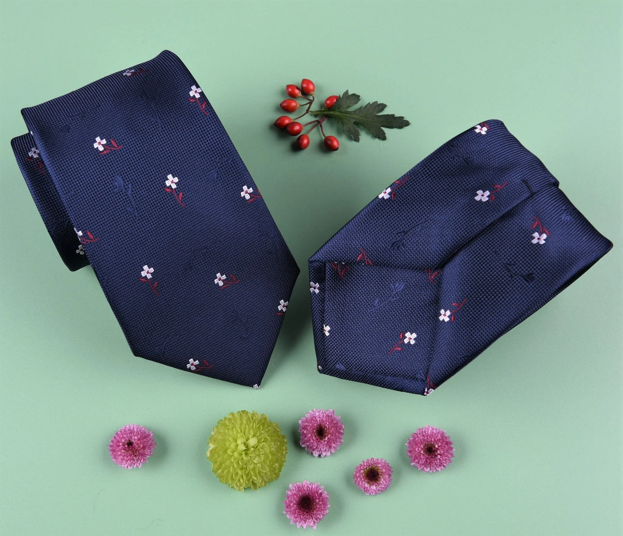 Blue Daisy & Roses Floral Designer Skinny Woven Tie 3"