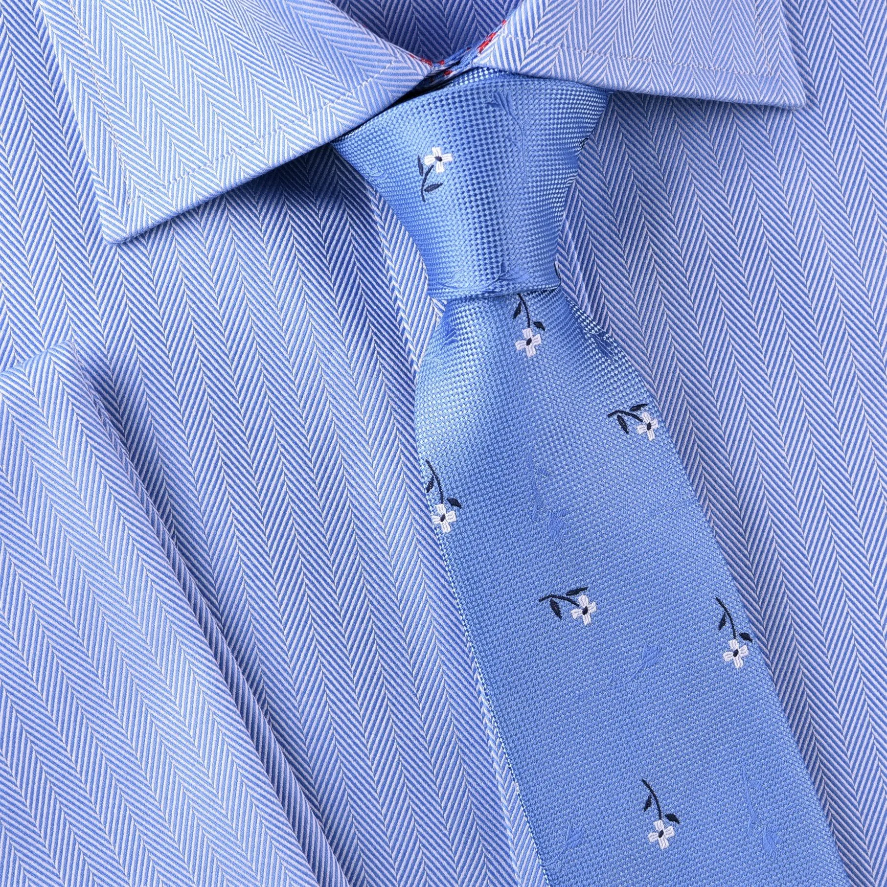 Daisies & Full Roses Floral Blue Modern Woven Tie 3"