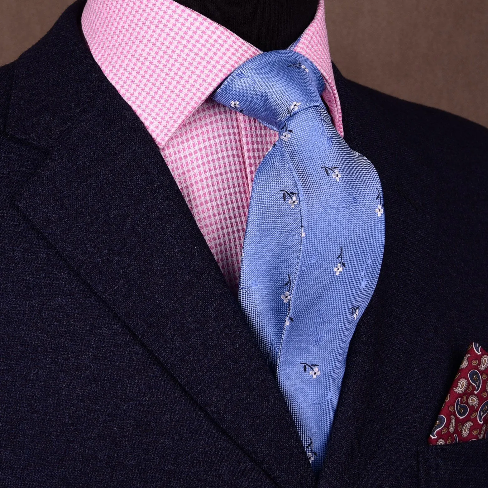 Daisies & Full Roses Floral Blue Modern Woven Tie 3"