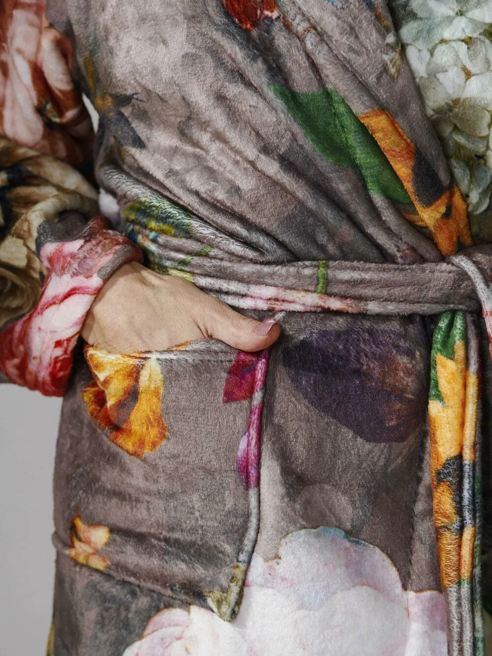 Essenza Fleur long robe, gray