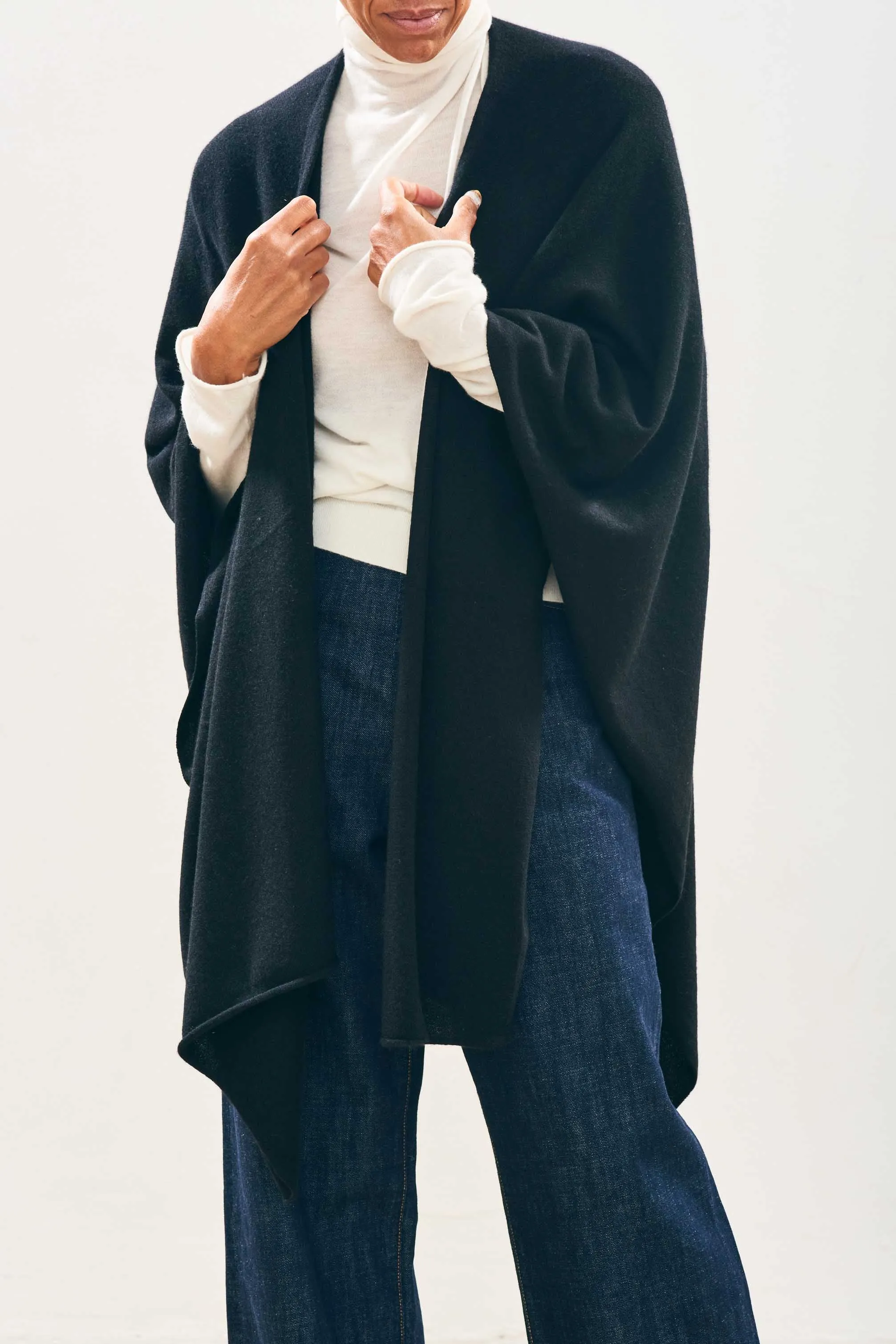 Plain Cashmere Wrap in Black