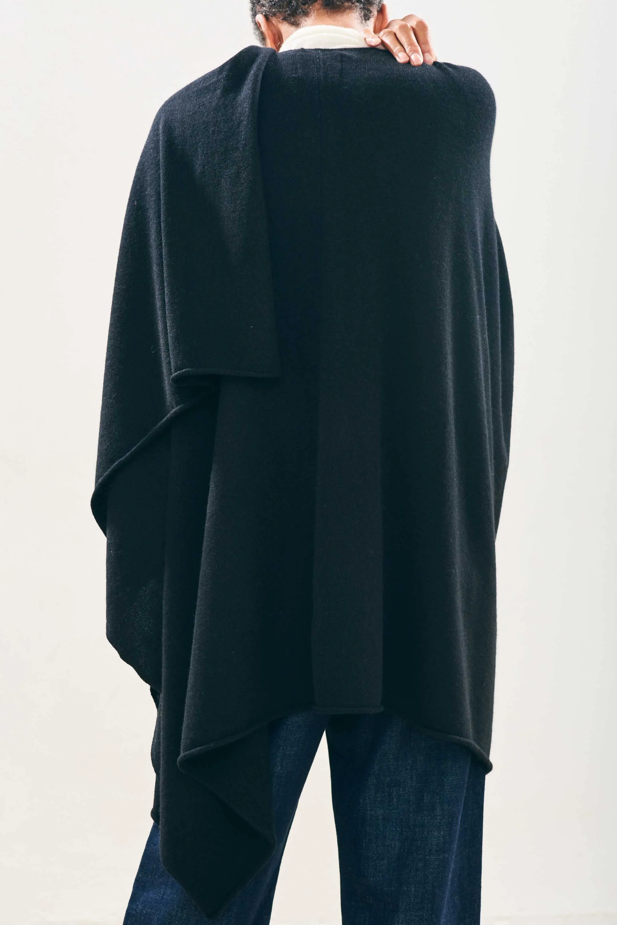 Plain Cashmere Wrap in Black
